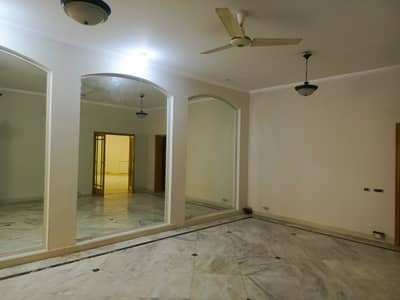 2 KANAL FULL HOUSE AVAILABLE FOR RENT
