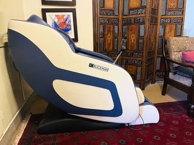 JC BUCKMAN Luxury Zero Gravity Massage Chair – Used Only Twice!