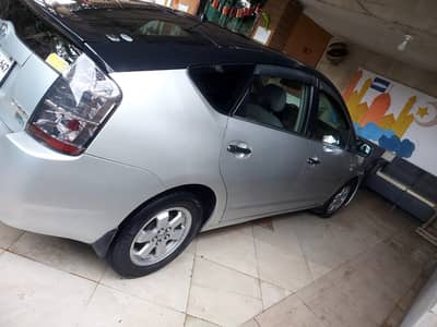 Toyota Prius 2010/2014 for Sale in Lahore