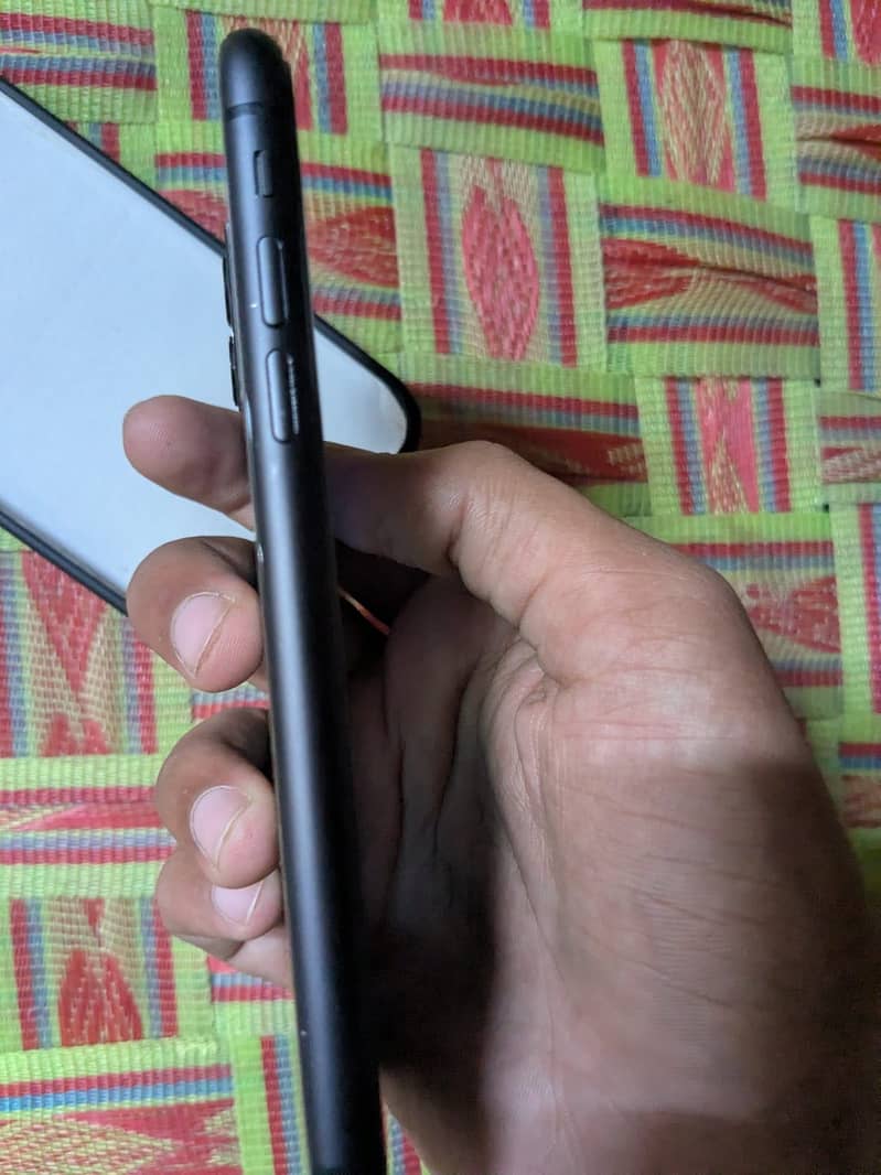 Apple iPhone 11 8