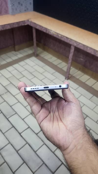 Infinix Hot 60i 12/128 with box