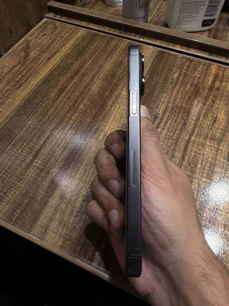 Apple iPhone 15 Pro Max 2
