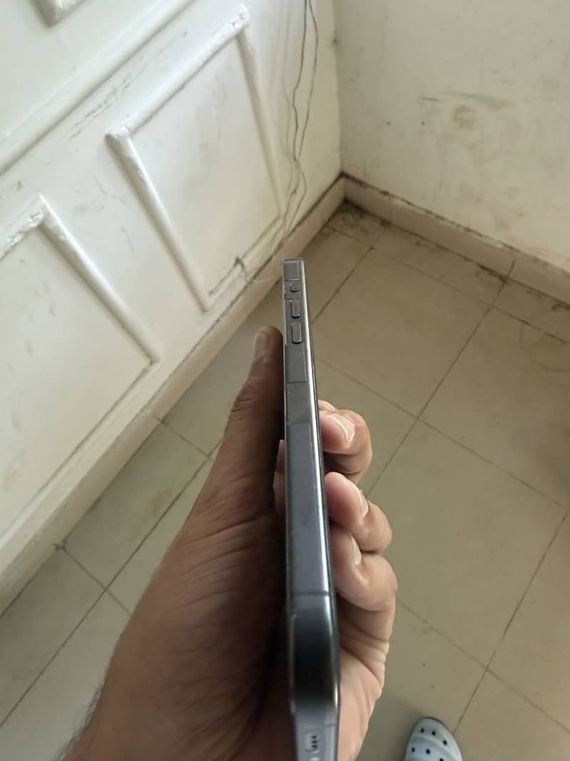 Apple iPhone 15 Pro Max 4