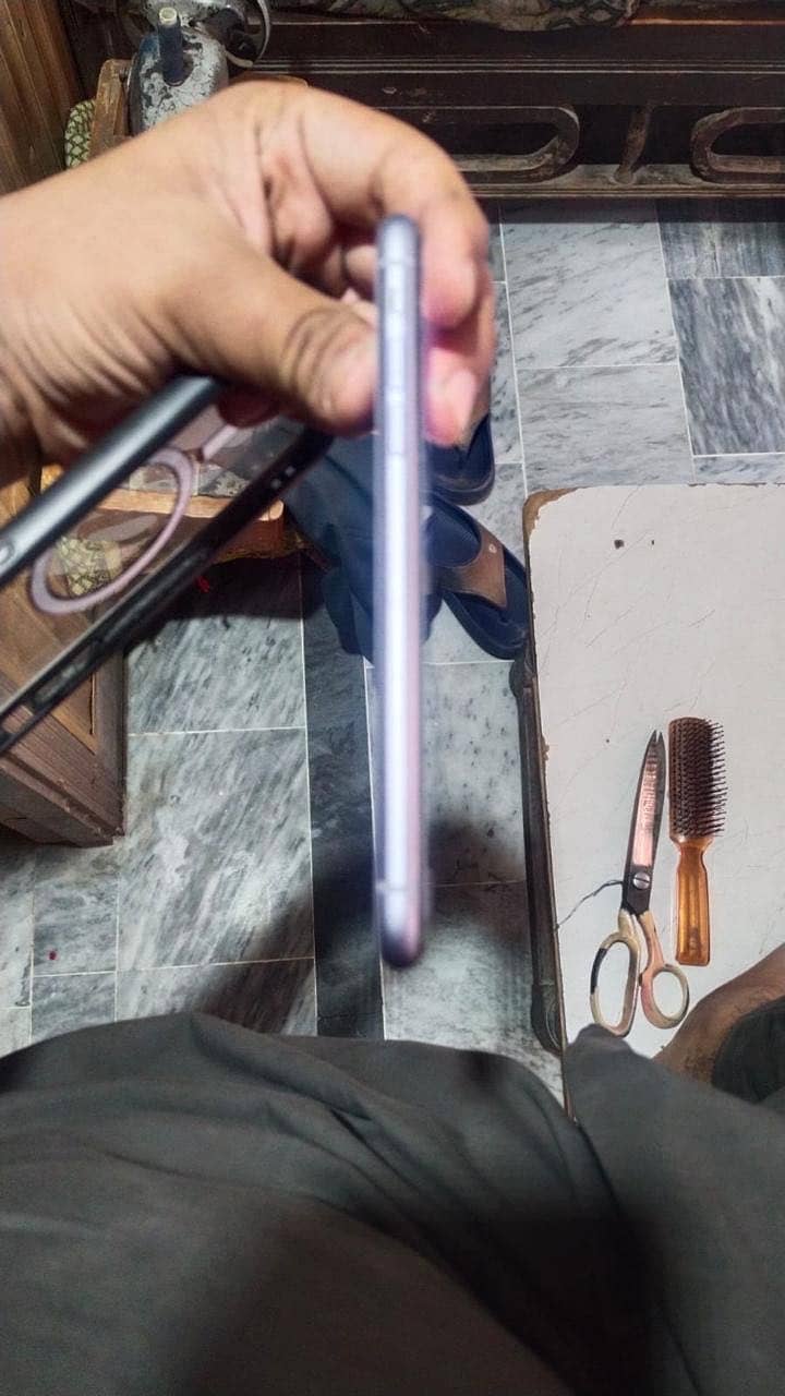 Apple iPhone 11 4