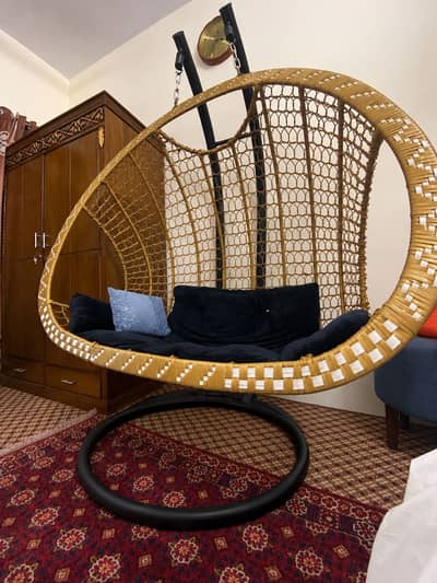 Hanging swing chair