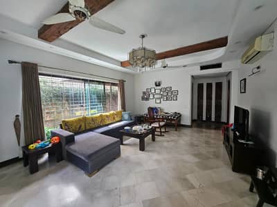 One Kanal Used Modern Design Most Beautiful 6-Bedroom Bungalow For Sale At Prime Location Of DHA Lahore Near To Park Masjid & Commercial Market