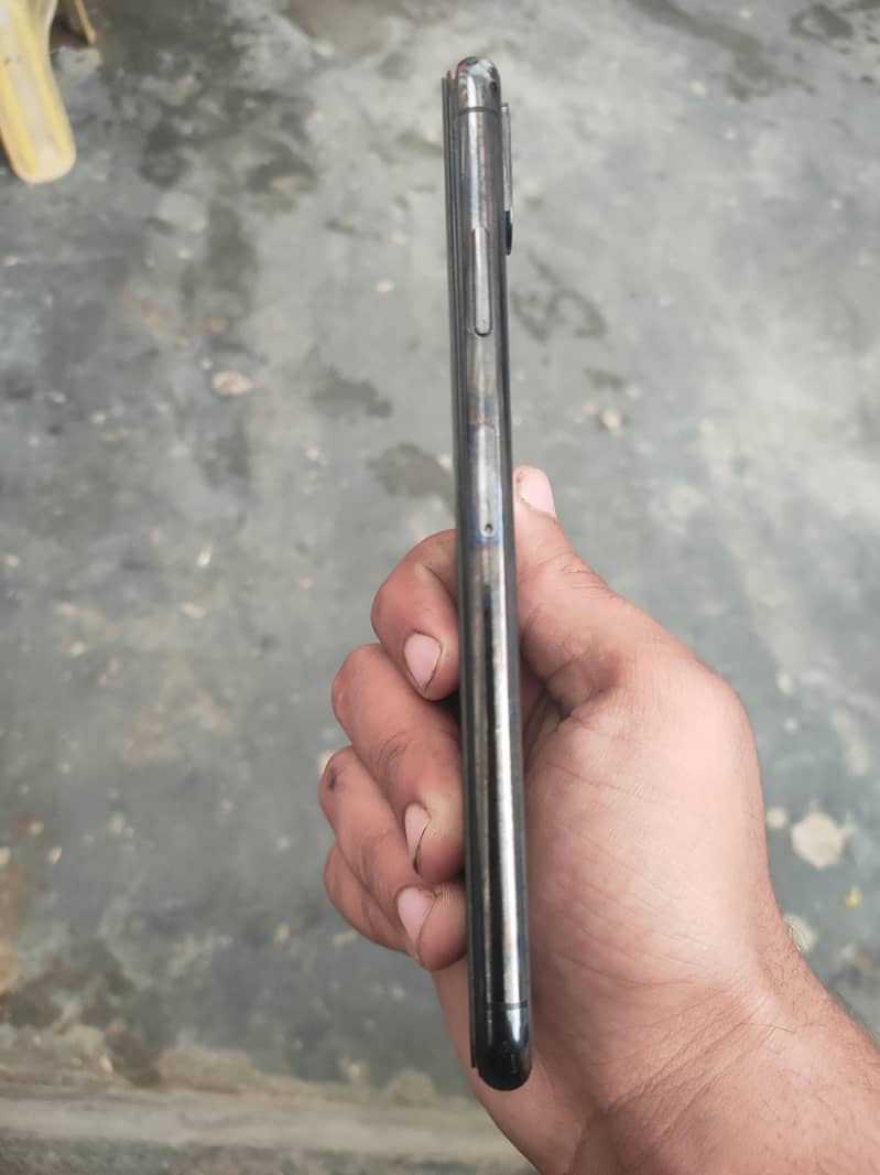 Apple iPhone XS Max 4