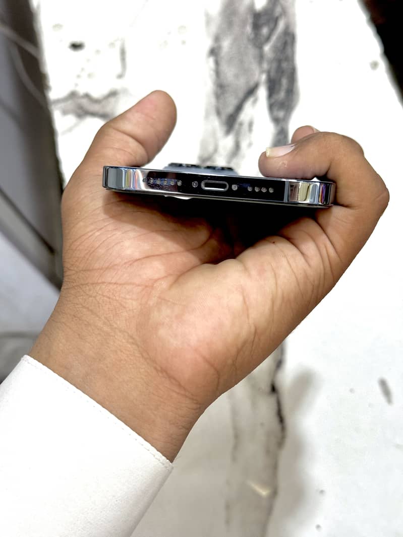 Apple iPhone 13 Pro Max 4