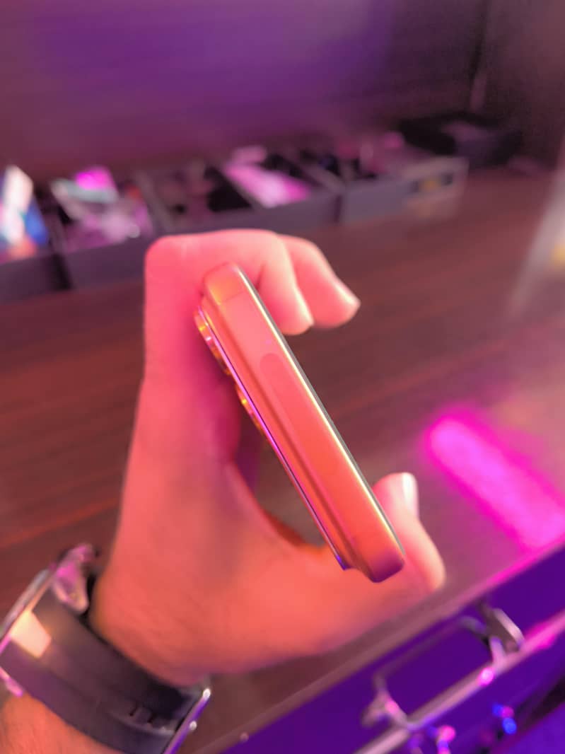 Apple iPhone 17 Pro Max 5