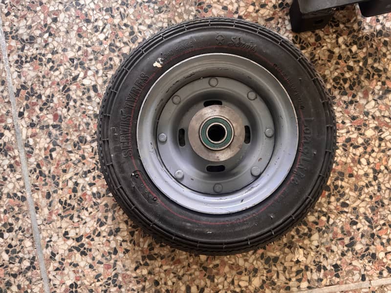 Side wheels scooty 3