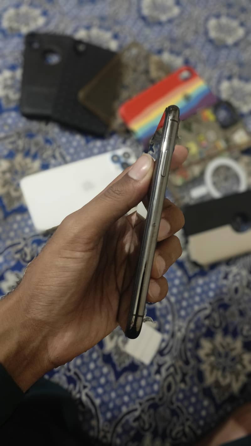 Apple iPhone XS 3