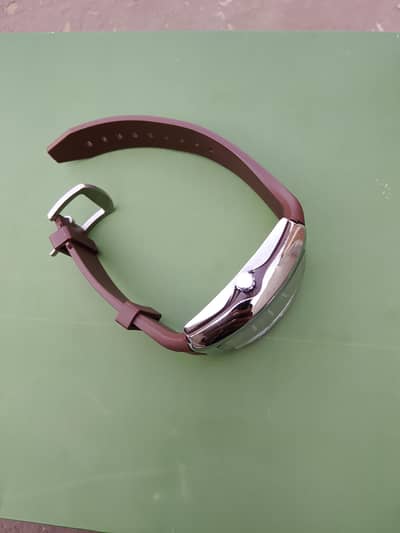 Denvosi.  color brown