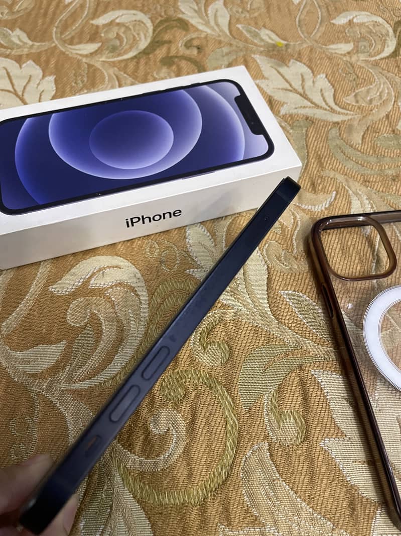 Apple iPhone 12 3