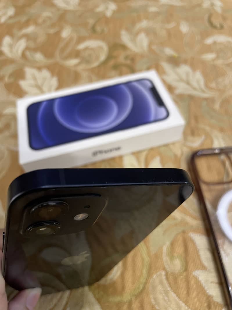 Apple iPhone 12 4
