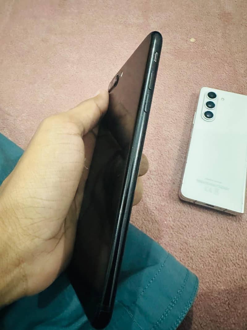 Apple iPhone 7 Plus 1