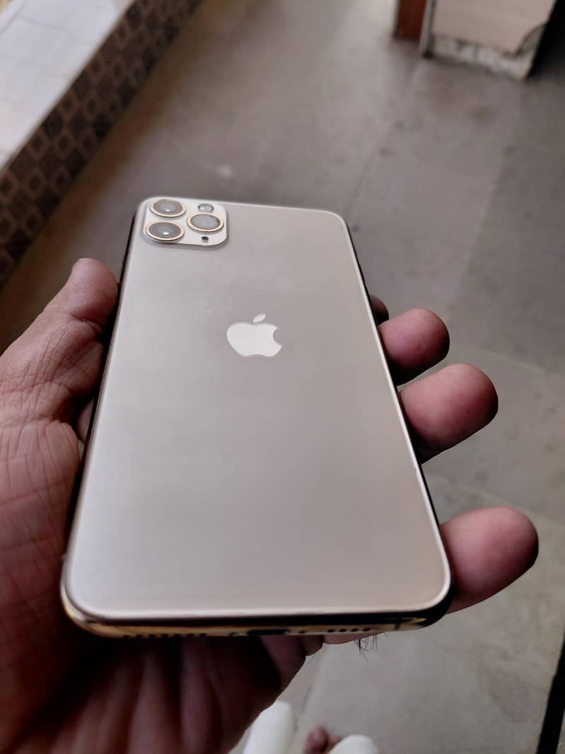 Apple iPhone 11 Pro Max 4