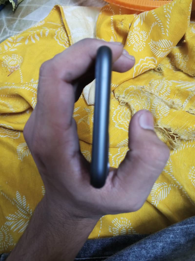 Apple iPhone 11 3