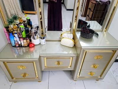 dressing table