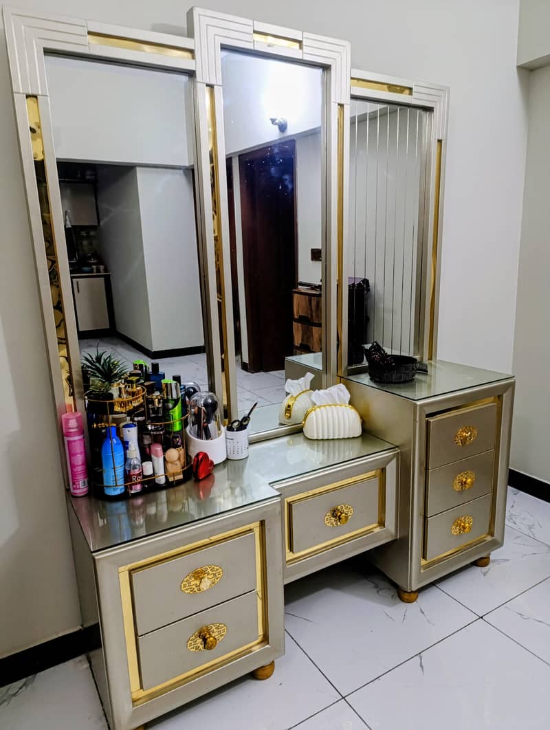dressing table 1