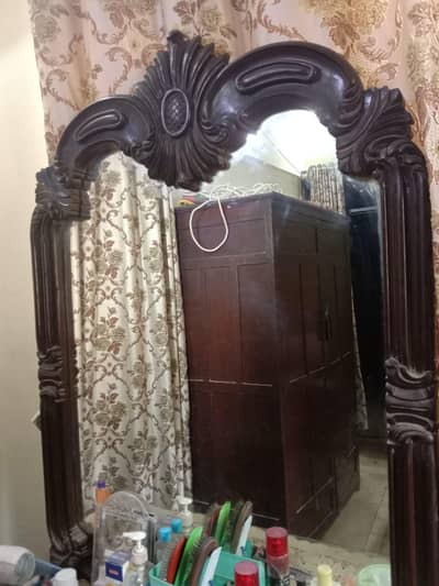 dressing table, divider