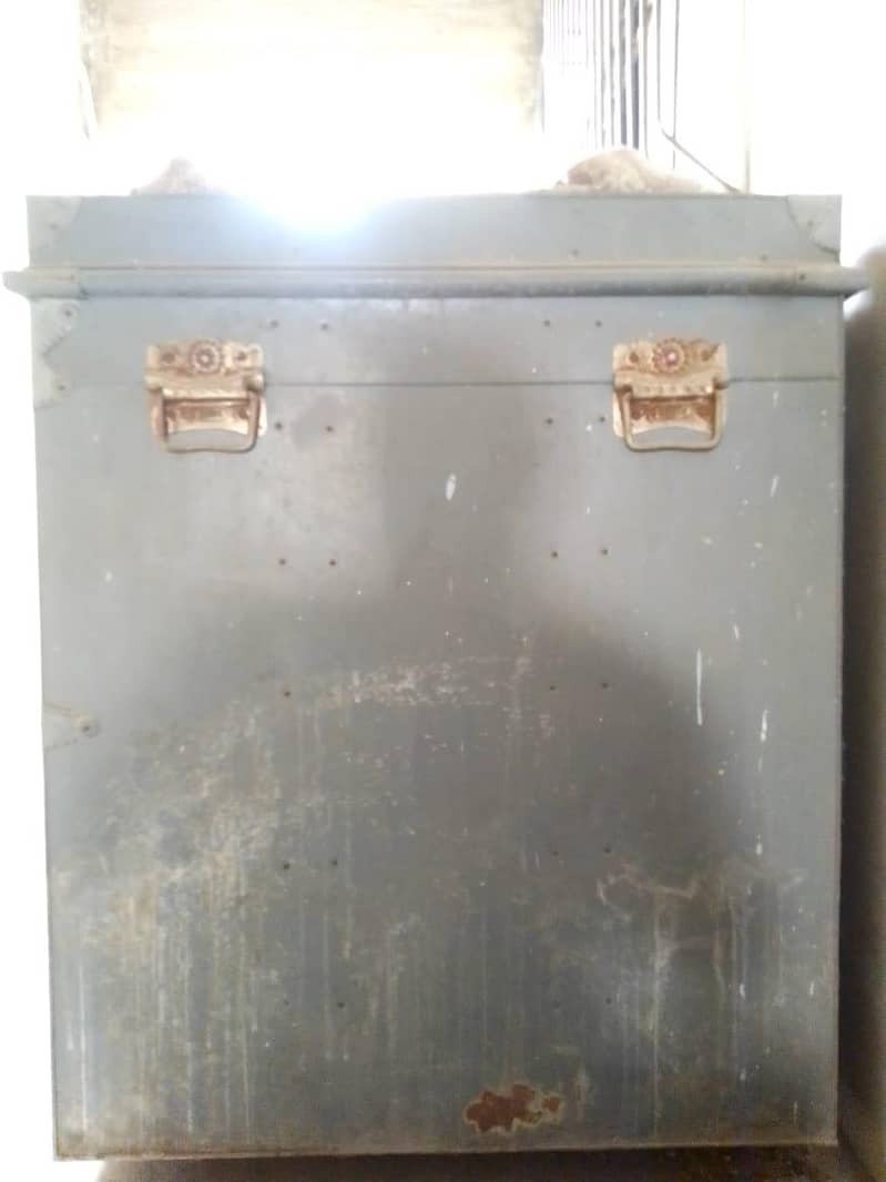 dressing table, divider 5
