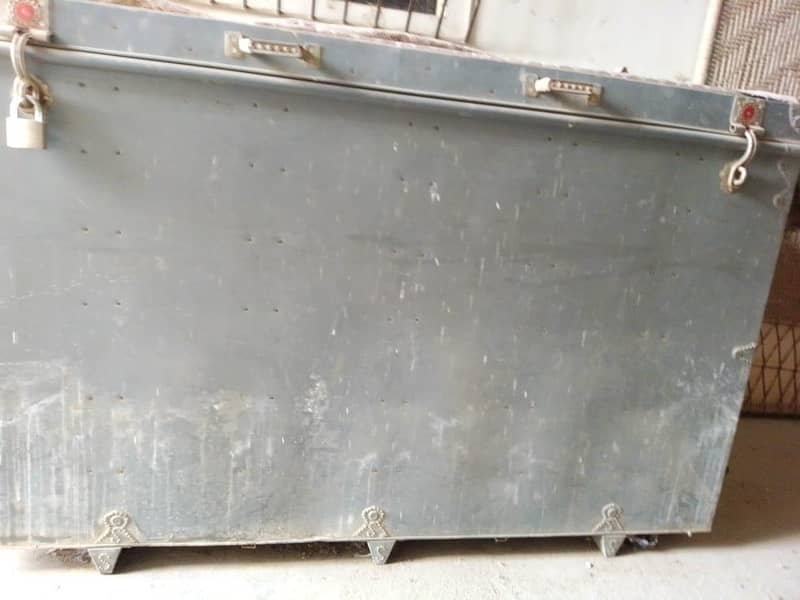dressing table, divider 7