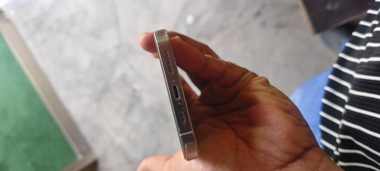 Apple iPhone 13 Pro Max 2