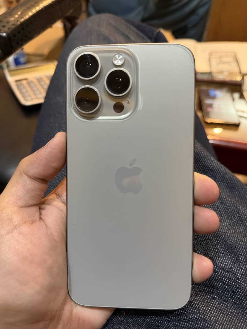 Apple iPhone 15 Pro Max 0