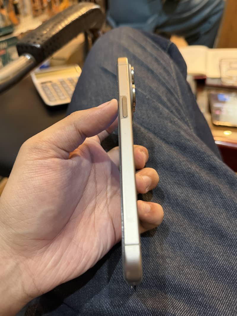 Apple iPhone 15 Pro Max 2