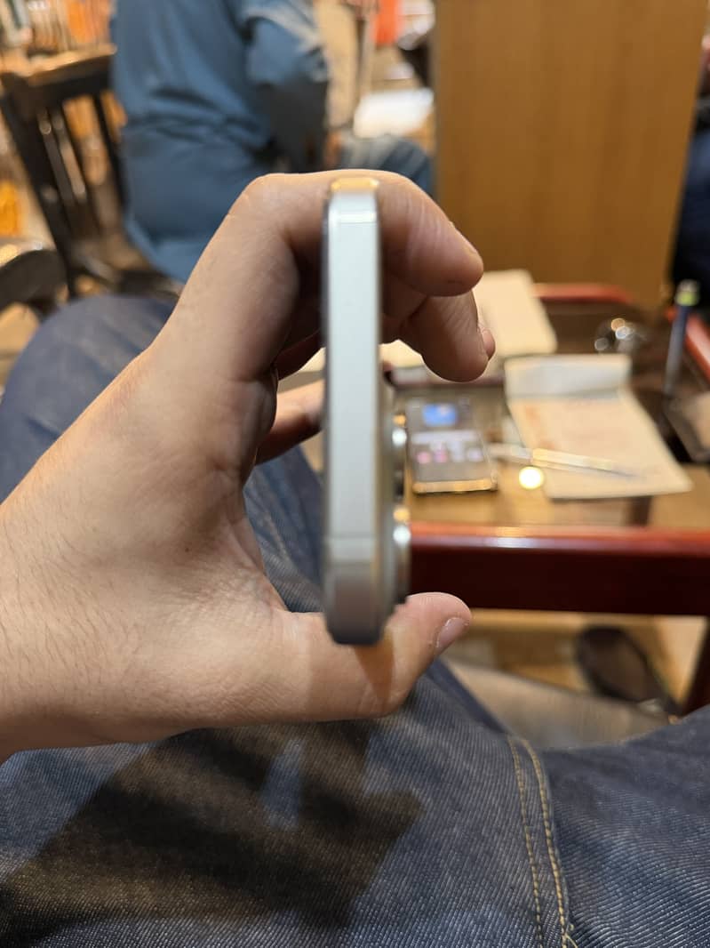 Apple iPhone 15 Pro Max 4