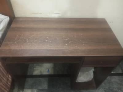 computer table and chair