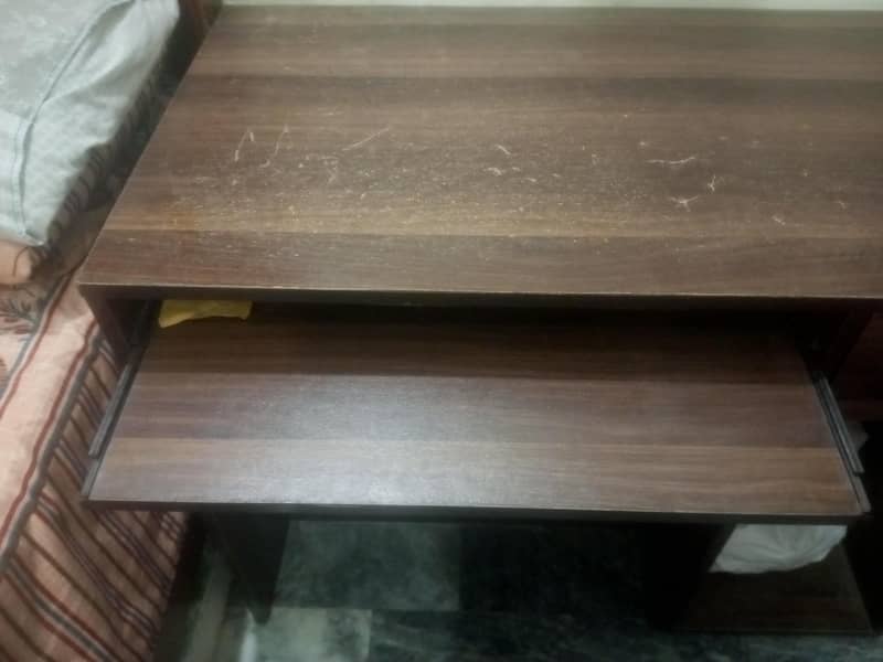 computer table and chair 1