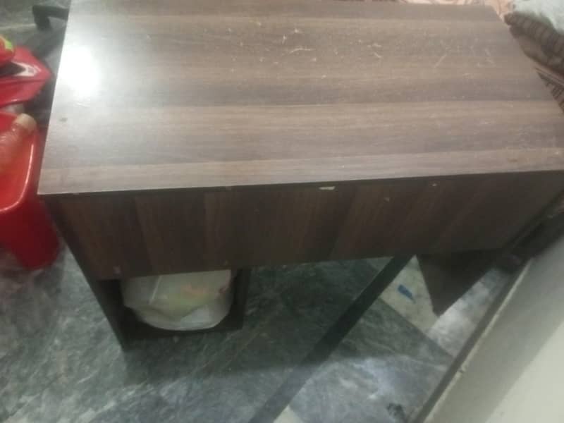 computer table and chair 2