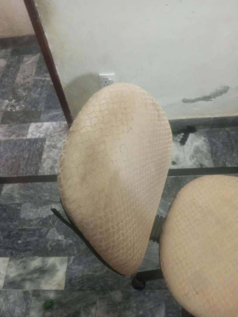 computer table and chair 4
