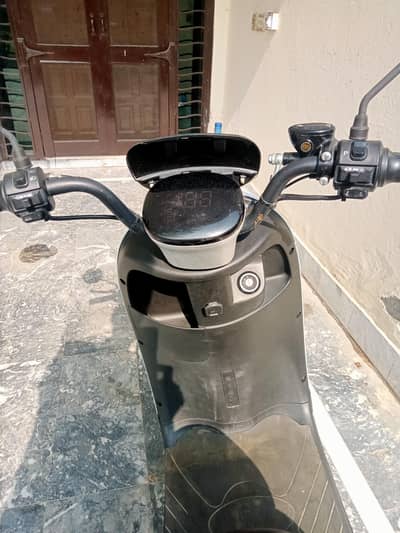 Evee Nisa Electric Scooty