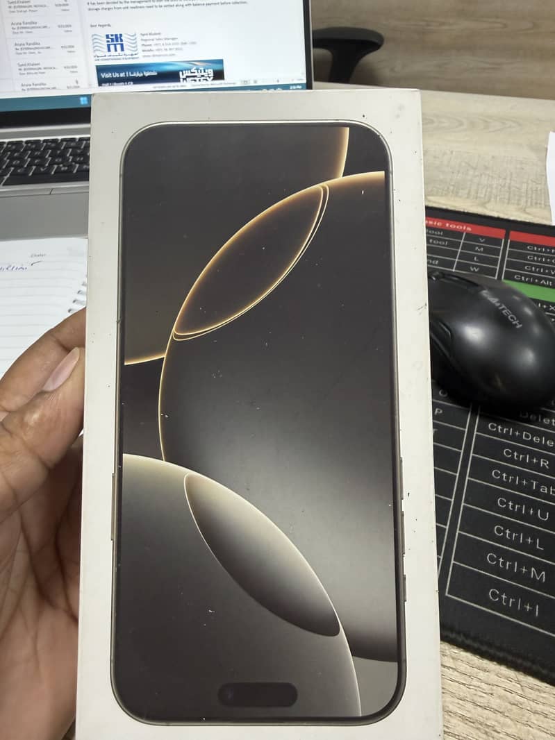 Apple iPhone 16 Pro Max 0