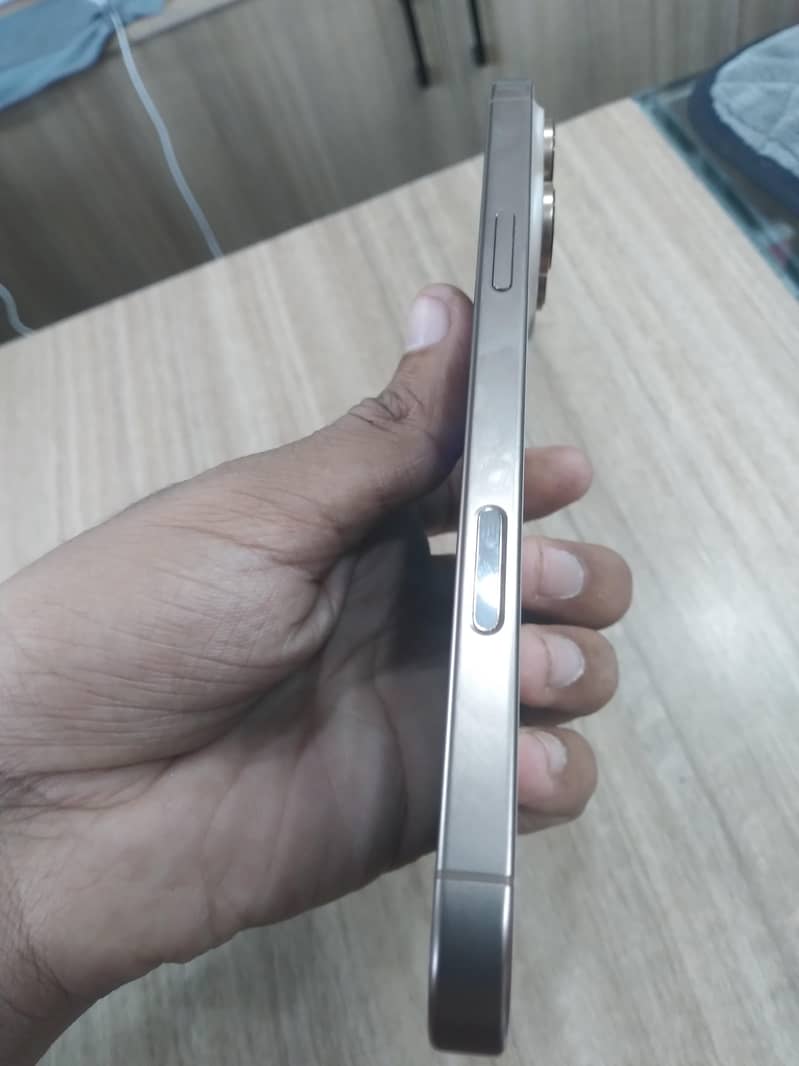 Apple iPhone 16 Pro Max 3