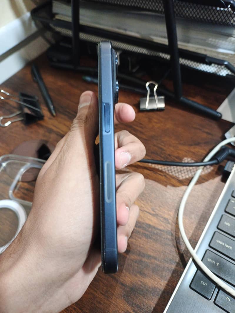 Apple iPhone 15 Pro 2