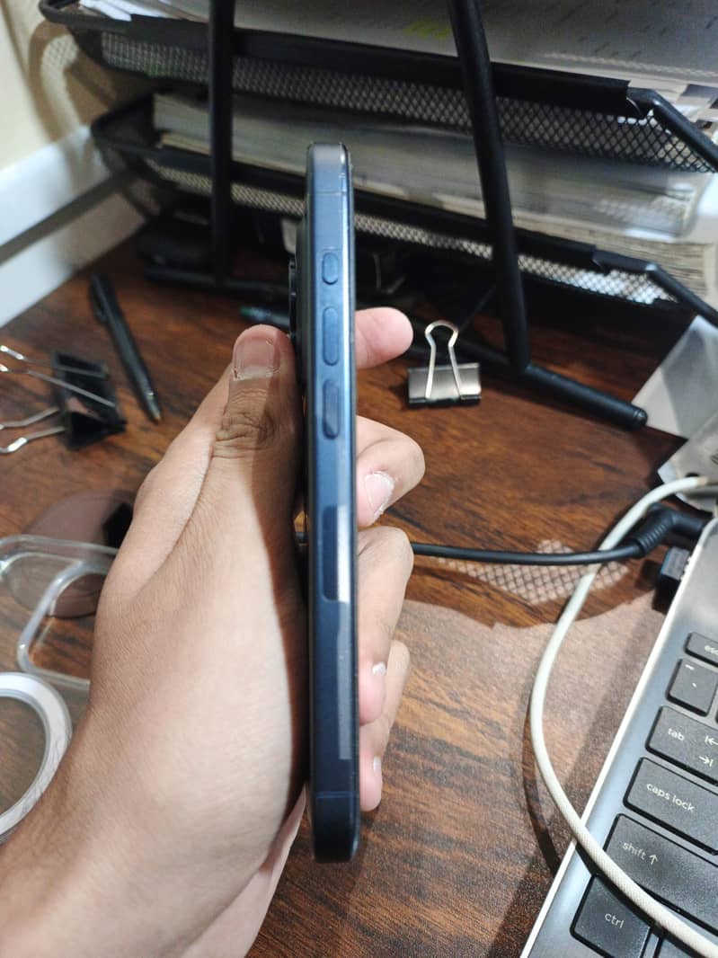 Apple iPhone 15 Pro 3