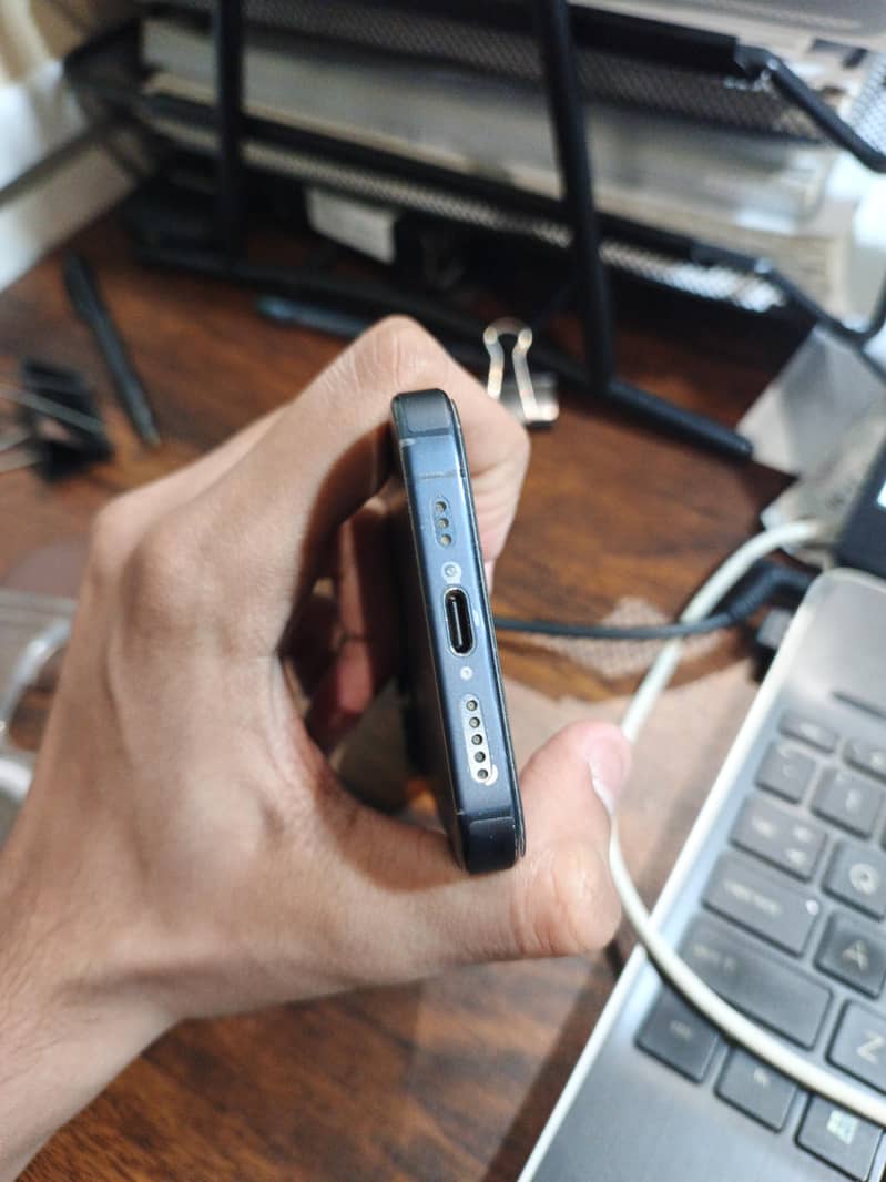 Apple iPhone 15 Pro 4