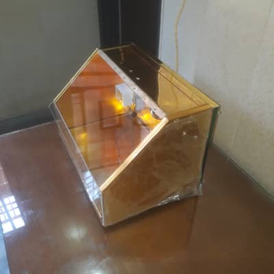 Brooder insulator body for parrot peigon teeatr chicks