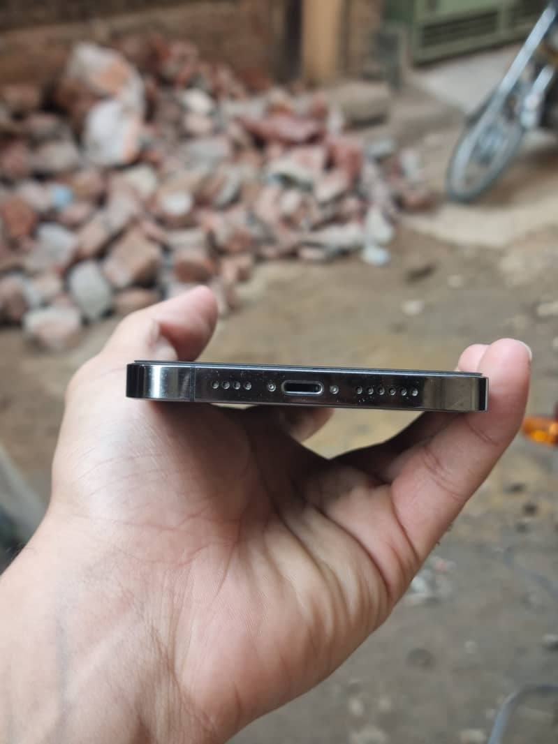 Apple iPhone 13 Pro Max 4