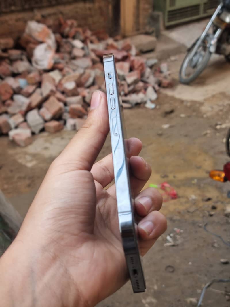 Apple iPhone 13 Pro Max 6