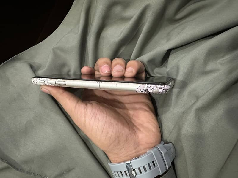 Apple iPhone 11 4