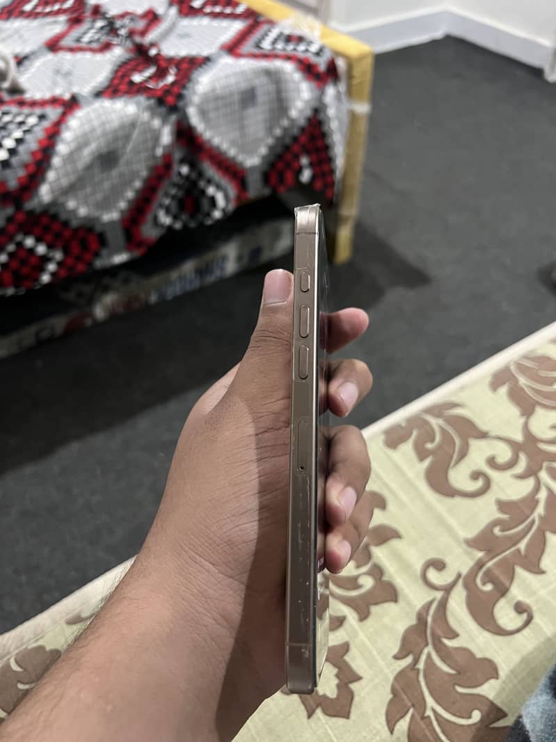 Apple iPhone 16 Pro Max 3