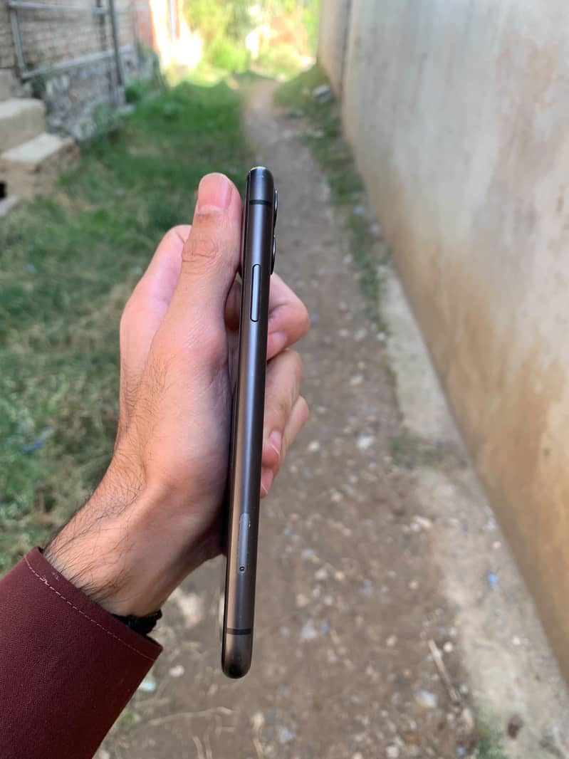 iPhone 11 2