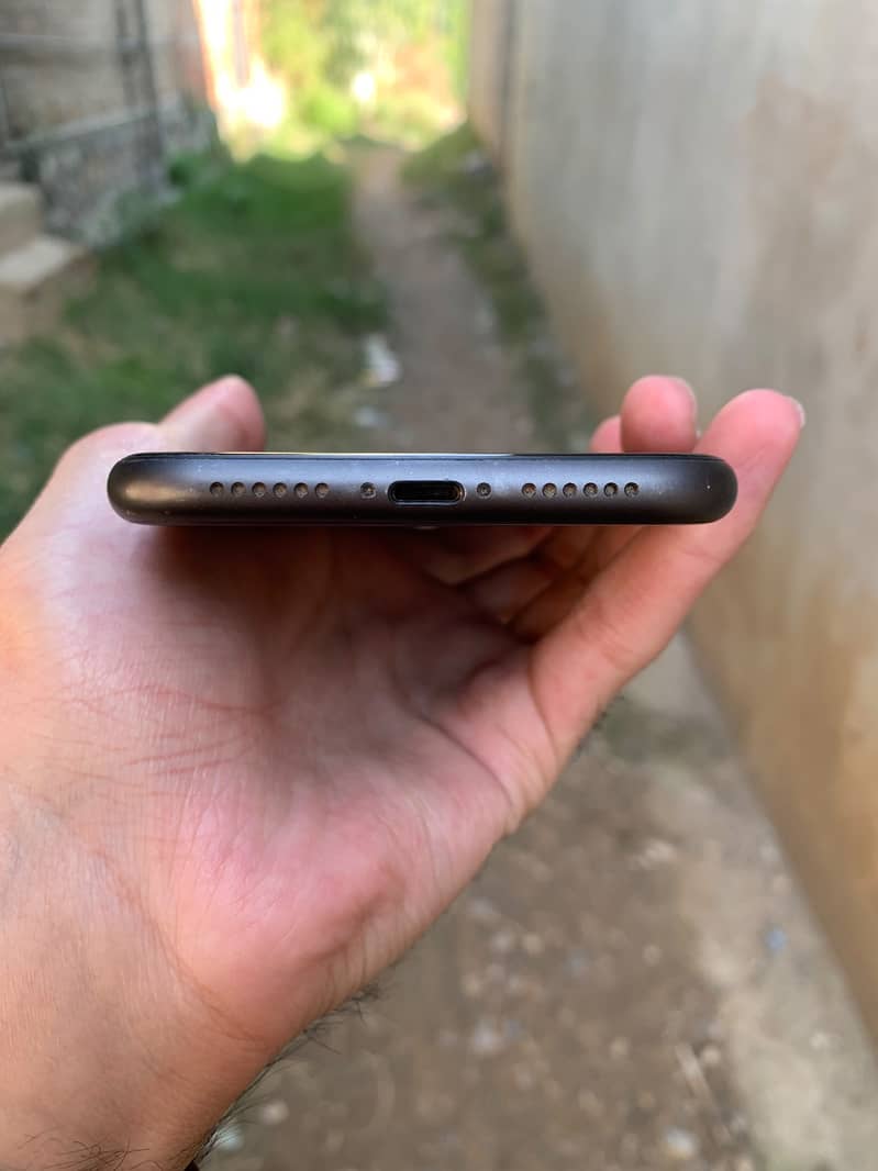 iPhone 11 3