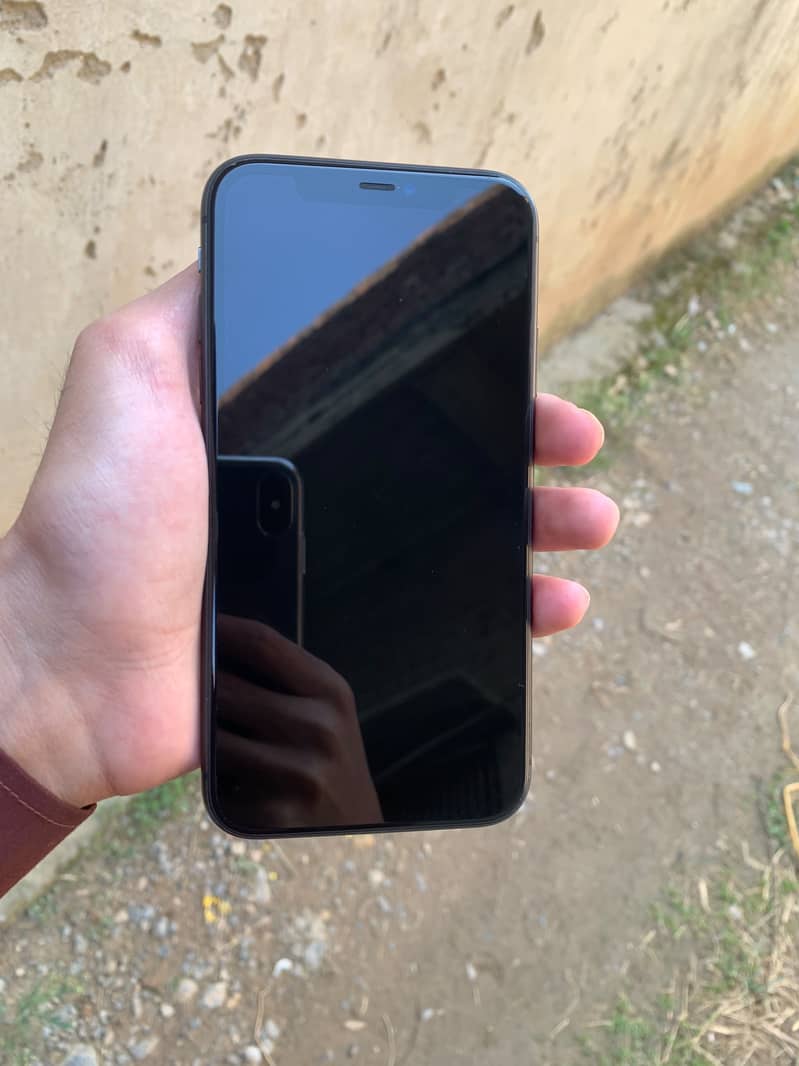 iPhone 11 4