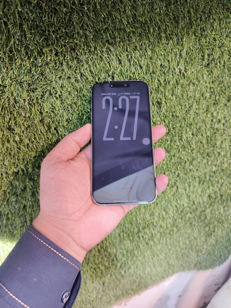 iPhone 16 Pro Max 1