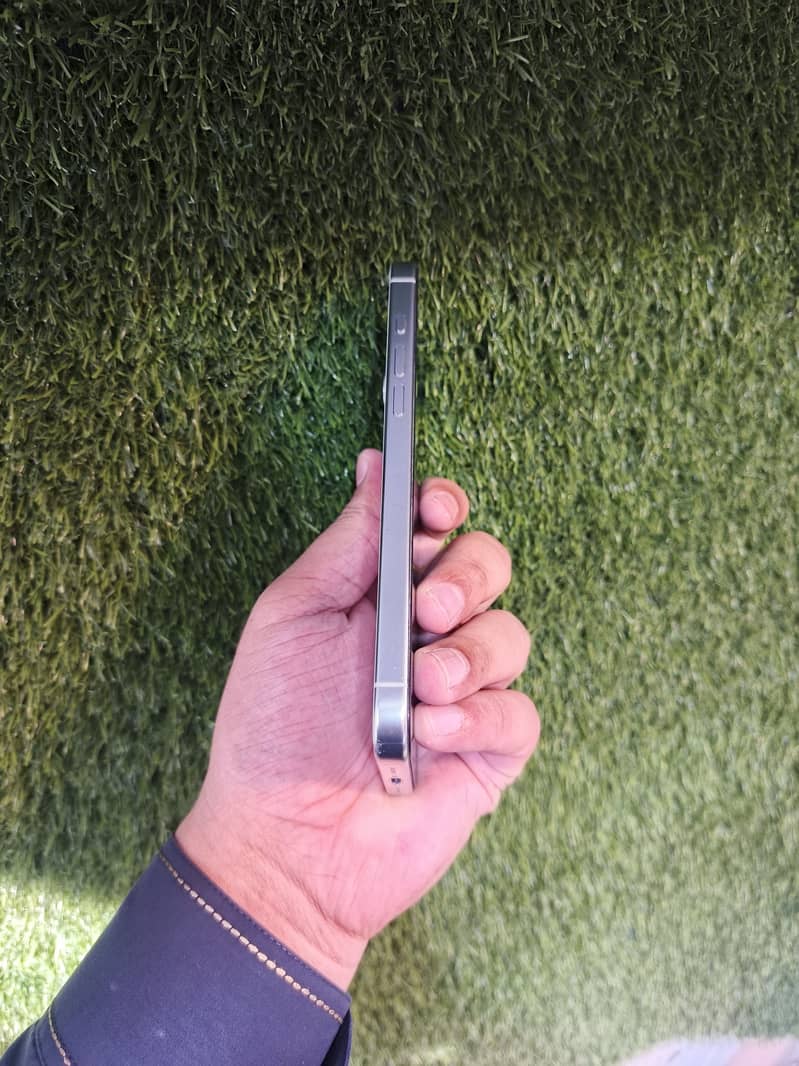 iPhone 16 Pro Max 3
